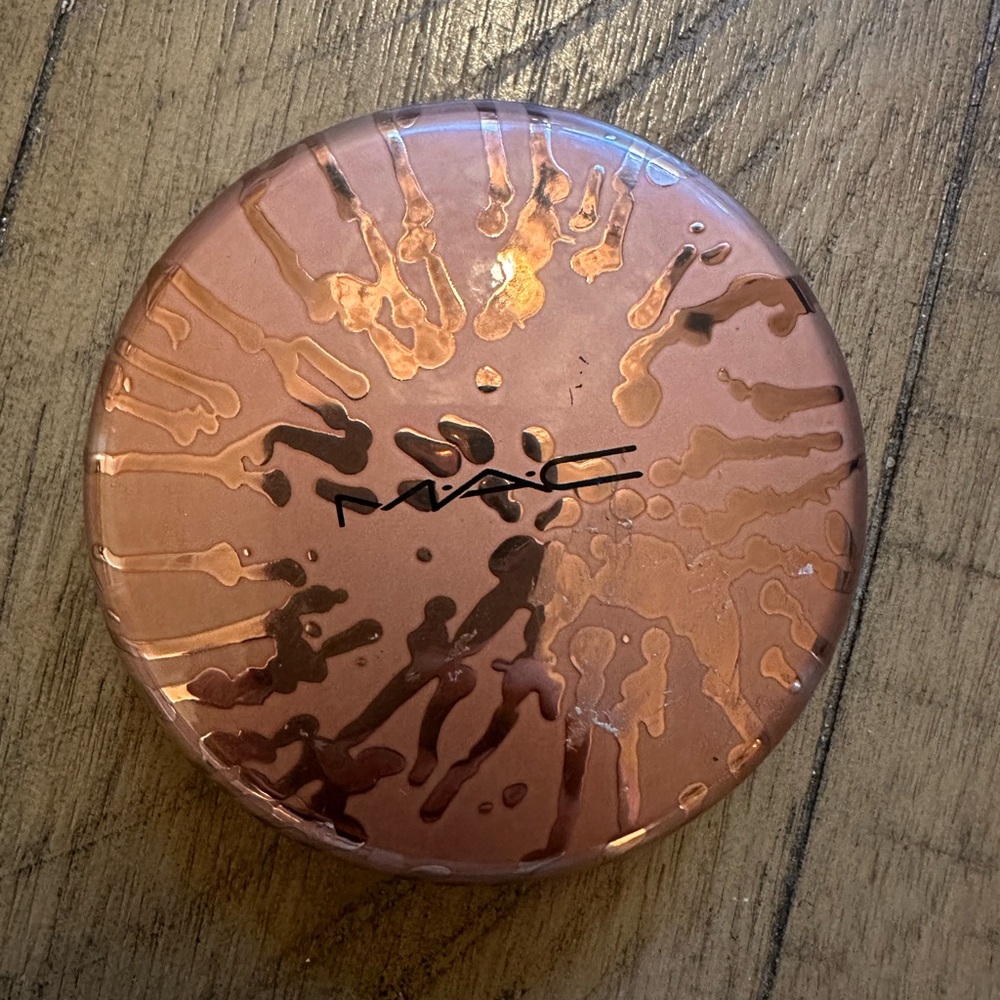 NEW MAC Cosmetics Beige-ing Beauty Radiant Matte Bronzing Powder Bronzer